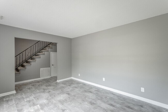 Building Photo - 510 Ely Rd