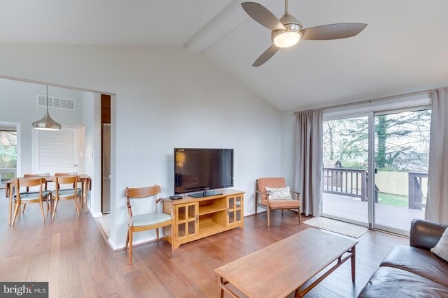 Building Photo - 3315 Pendleton Dr