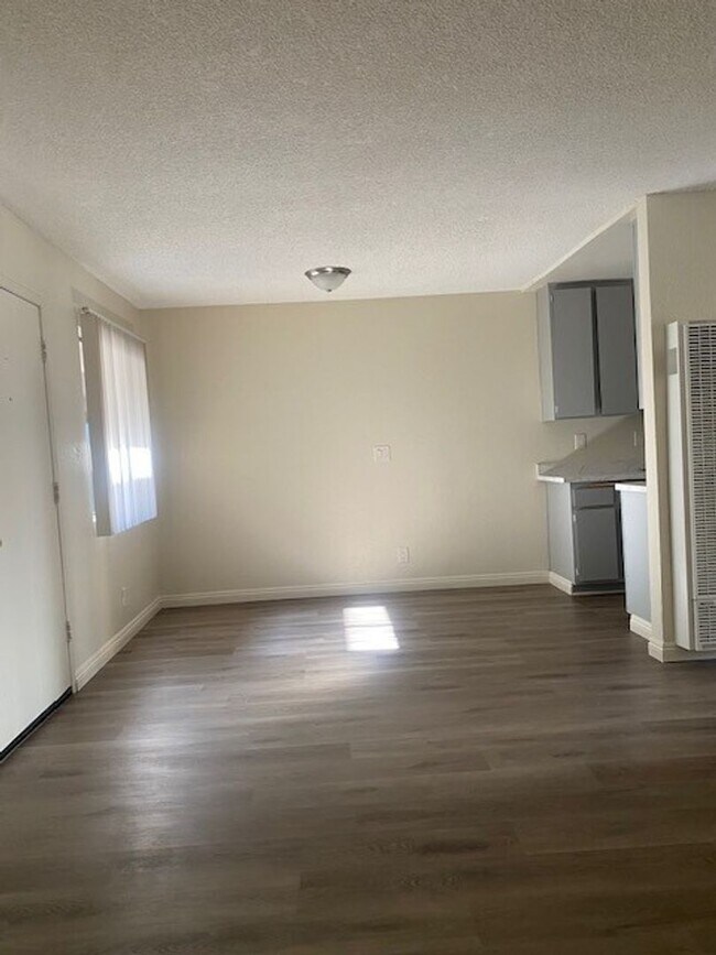 Interior Photo - 15434 Rayen St