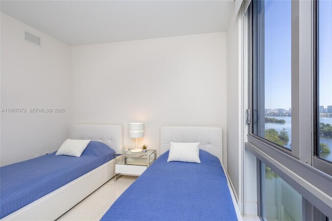 Building Photo - 16385 Biscayne Blvd