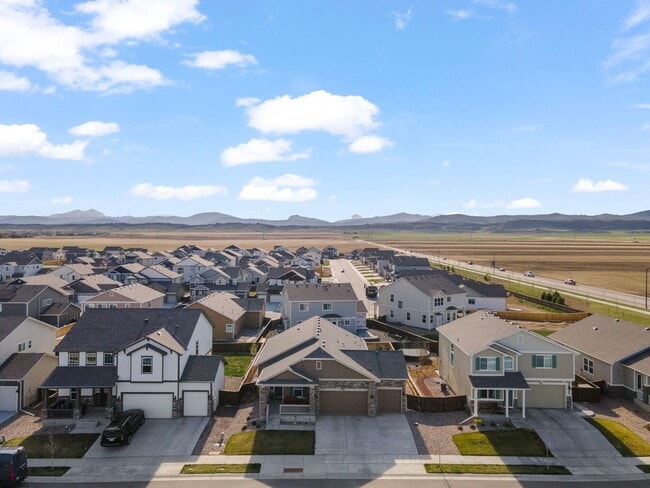 Building Photo - Gorgeous 5 Bed 3 Bath Home in North Loveland!