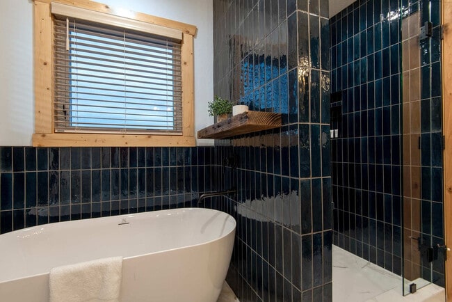 Building Photo - 4535 Roxanne St