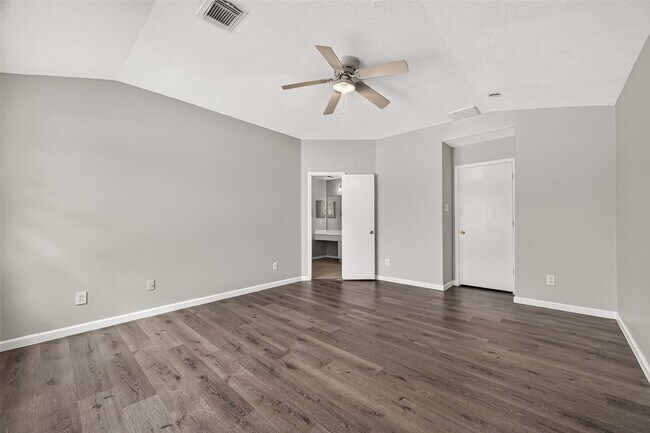 Building Photo - 19451 Nasworthy Dr