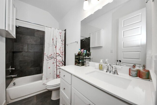 Building Photo - 210 W Netleaf Ct