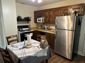 Building Photo - 1731 S 60th St