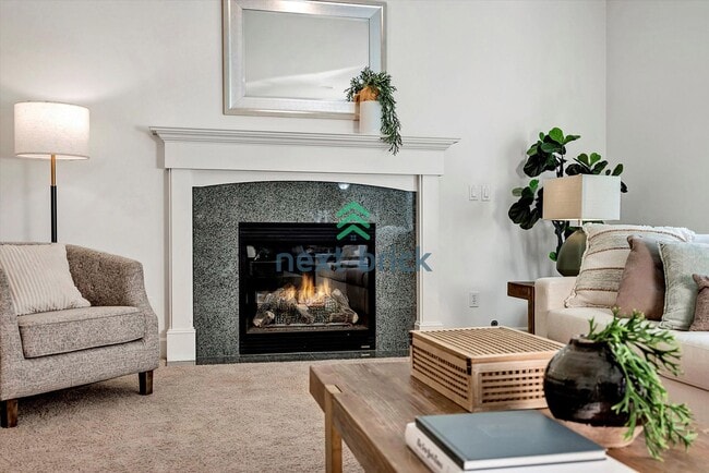 Building Photo - Spacious Home in Desirable Bellevue Neighb...