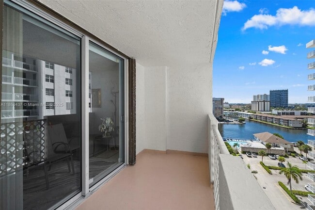Building Photo - 1865 S Ocean Dr
