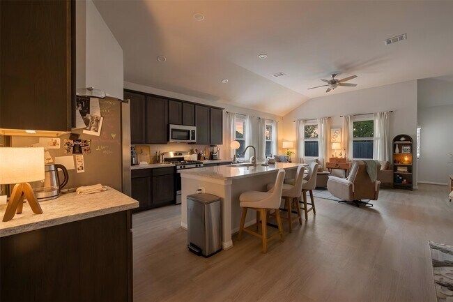 Building Photo - 4419 Bay Vista Dr