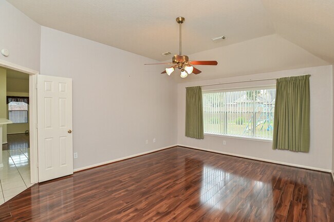 Building Photo - 12227 Meadowglen Dr