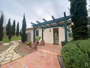 Building Photo - Beautiful 1 BD / 1 BA Granny Unit in Count...