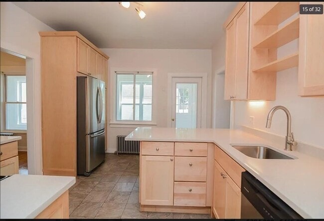 Building Photo - 655 Stevens St