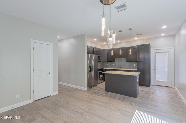 Building Photo - 15153 Method Ave