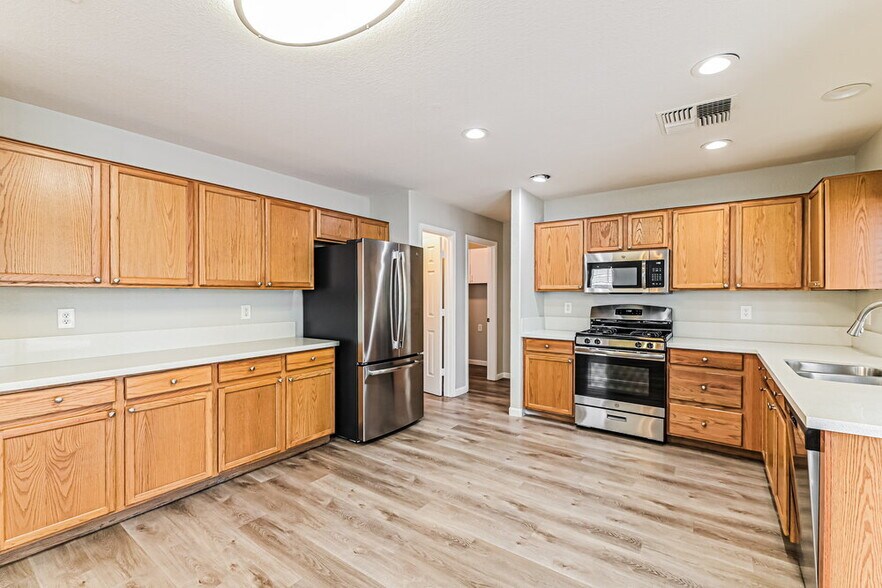 Building Photo - 6237 Autumn Creek Dr
