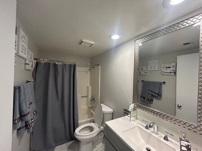 Building Photo - Upgraded 4-Bedroom Home in Gated Green Riv...