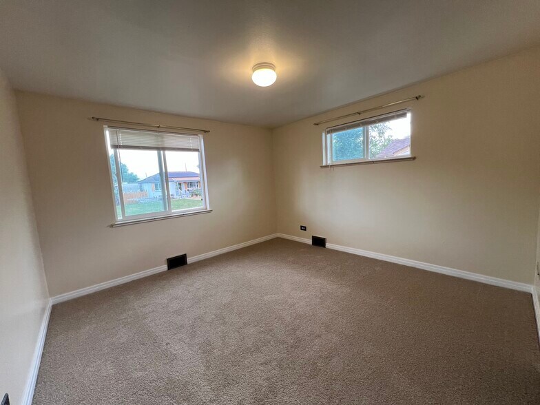 Building Photo - 1328 S Beach Ct