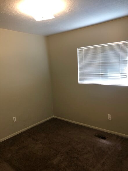 Building Photo - 1039 E 8600 S