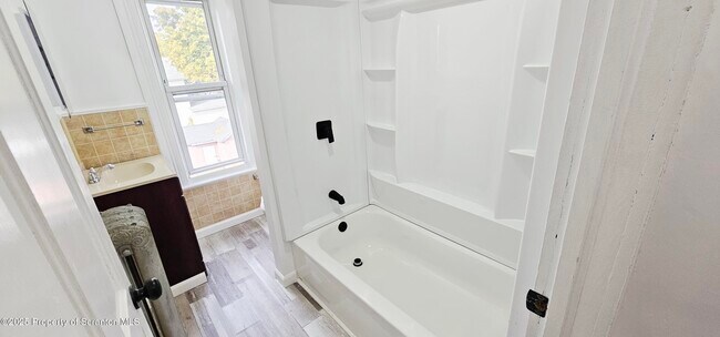 Building Photo - 128 S Rebecca Ave