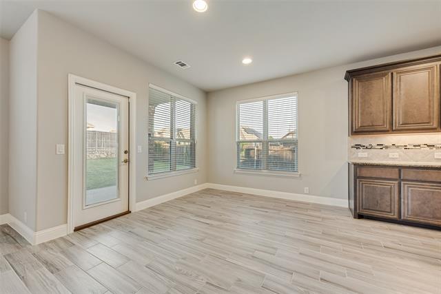 Building Photo - 500 Lakeview Dr