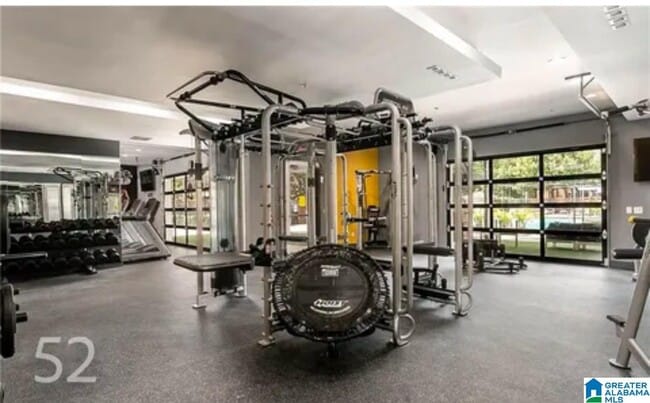 Building Photo - 210 15th St E