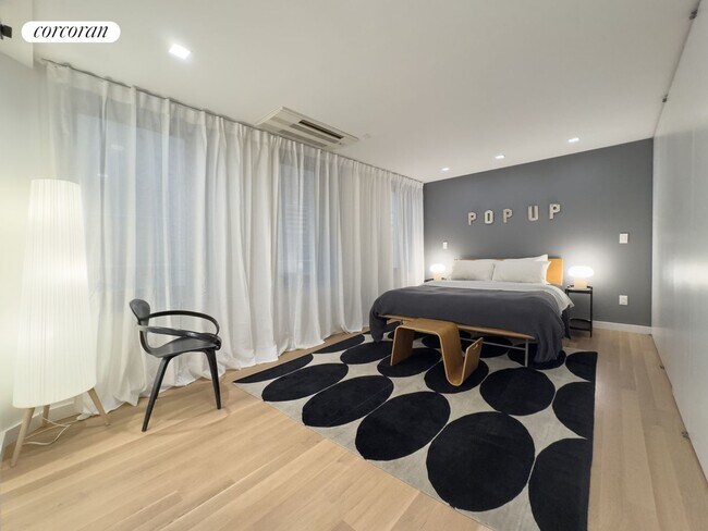 Building Photo - 21 Bleecker St