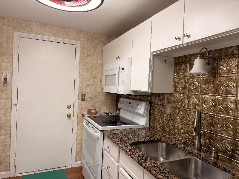 Building Photo - 8230 Beehive Cir