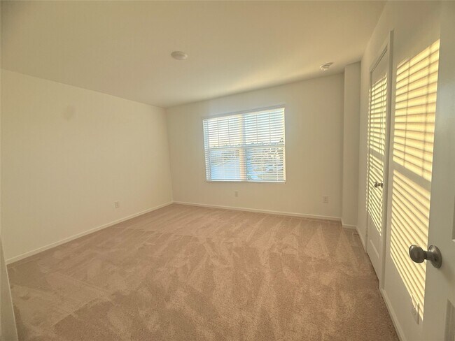 Building Photo - 24645 Cascade Haven Rd