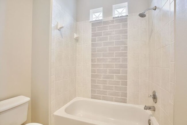 Building Photo - Gorgeous 4/2.5 Home with a 2 Car Garage Lo...