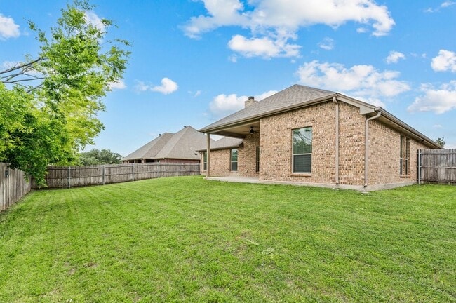 Building Photo - 104 Cold Track Dr