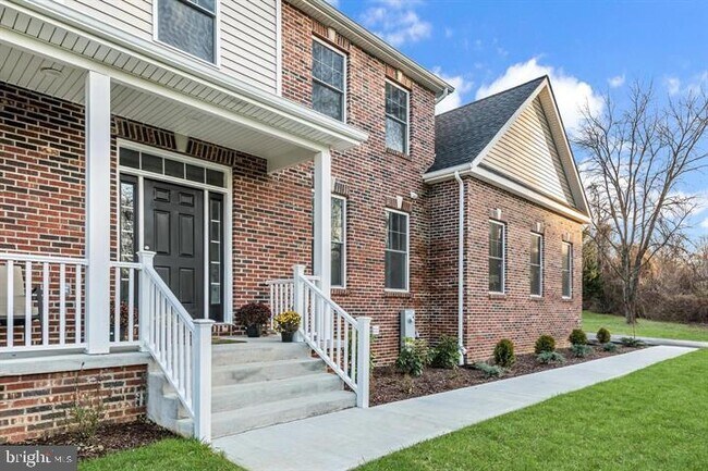 Building Photo - 1201 Regal Ln