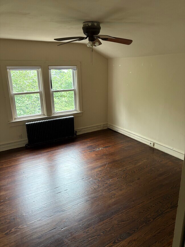 Building Photo - 307 Crest Ave