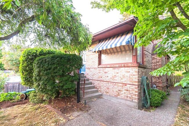 Primary Photo - 2 bedroom in Seattle WA 98115
