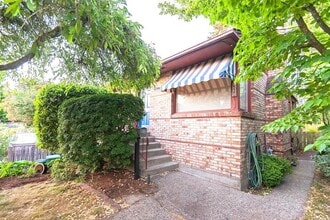 Building Photo - 2 bedroom in Seattle WA 98115
