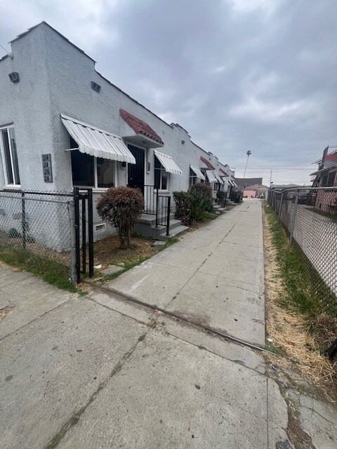 drive way - 214 W 57th St