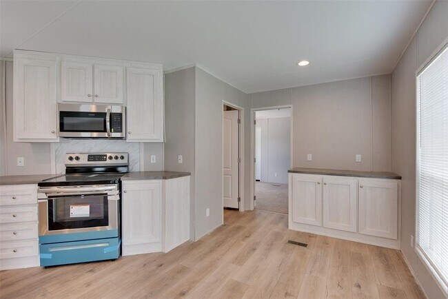 Building Photo - 315 Broadmore Dr