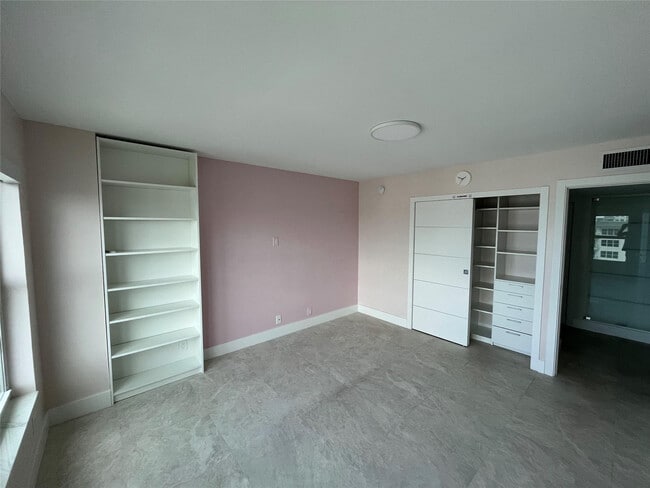 Building Photo - 3500 Galt Ocean Dr