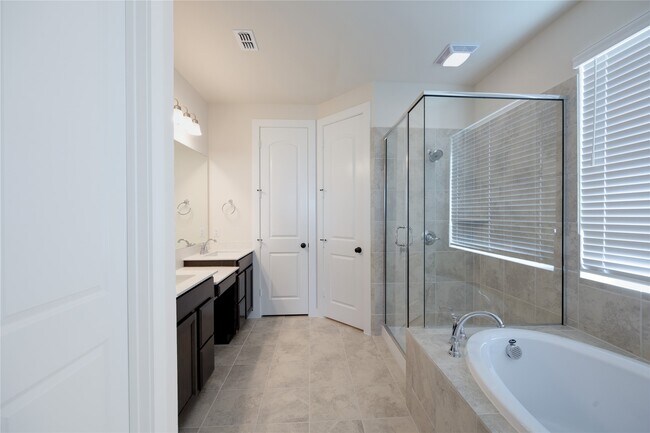 Building Photo - 6006 Rolling Strm Ct