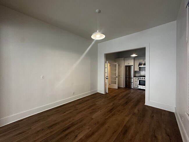 Building Photo - 018