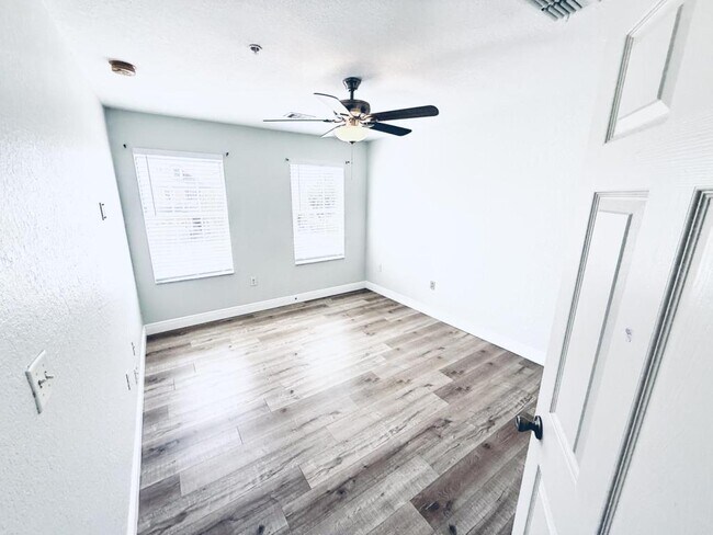 Building Photo - 2983 Ashland Ln S