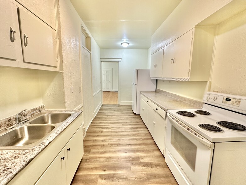 Building Photo - 255 S Jackson St