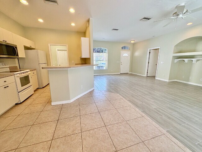 Building Photo - Peace, Comfort, and Great Location in this 3-Bedroom 2 Bath Pool Home in North Port!