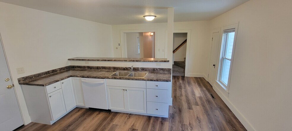 Building Photo - 121 Broadway St