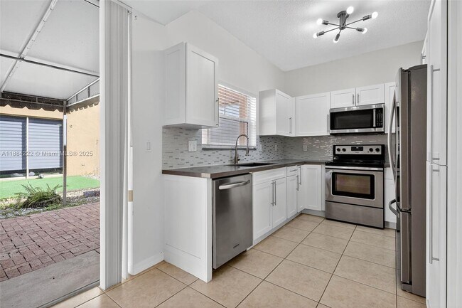 Building Photo - 8425 NW 141st Terrace