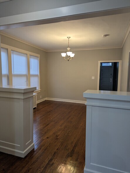 Building Photo - 720 Mulford St
