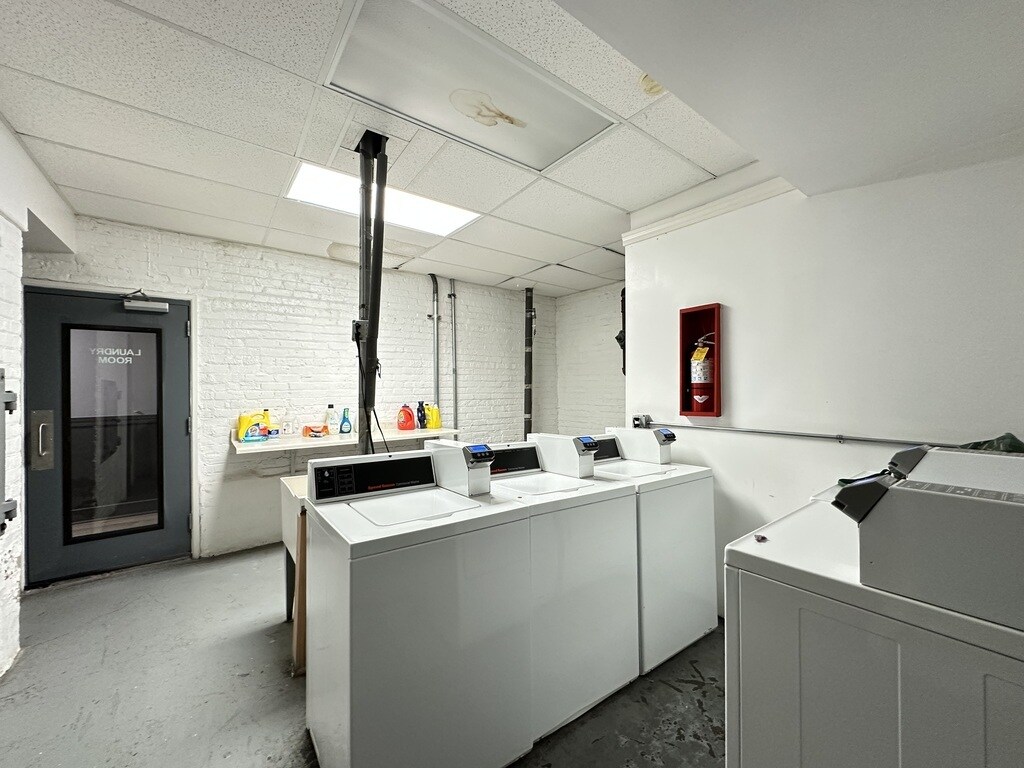 Building Photo - 4333 N Damen Ave