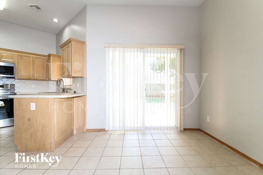 Building Photo - 732 Taber Ln
