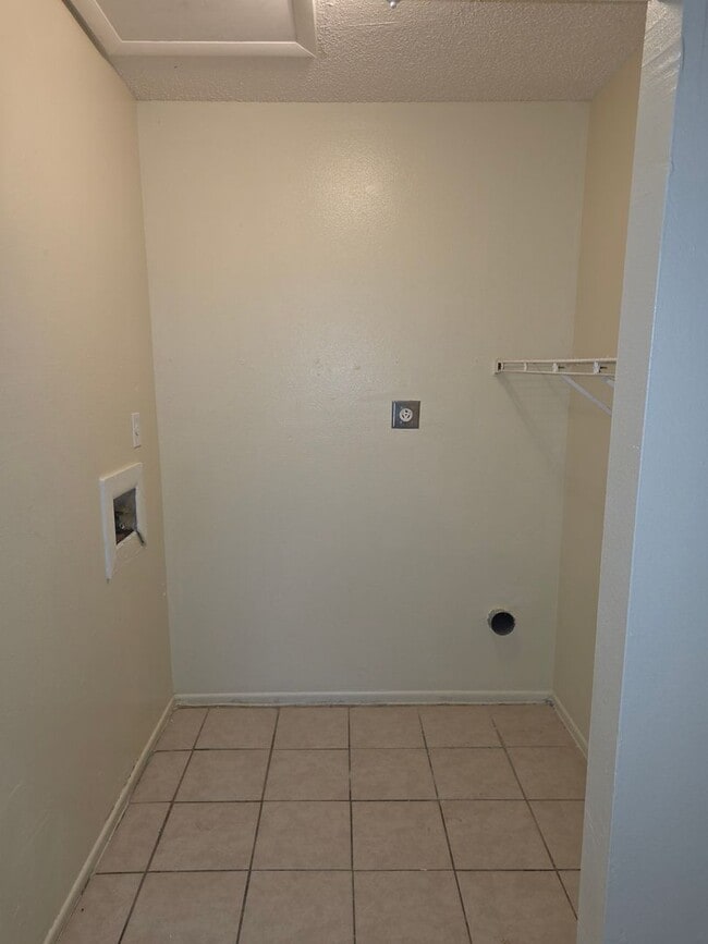 Building Photo - 3/2 DUPLEX