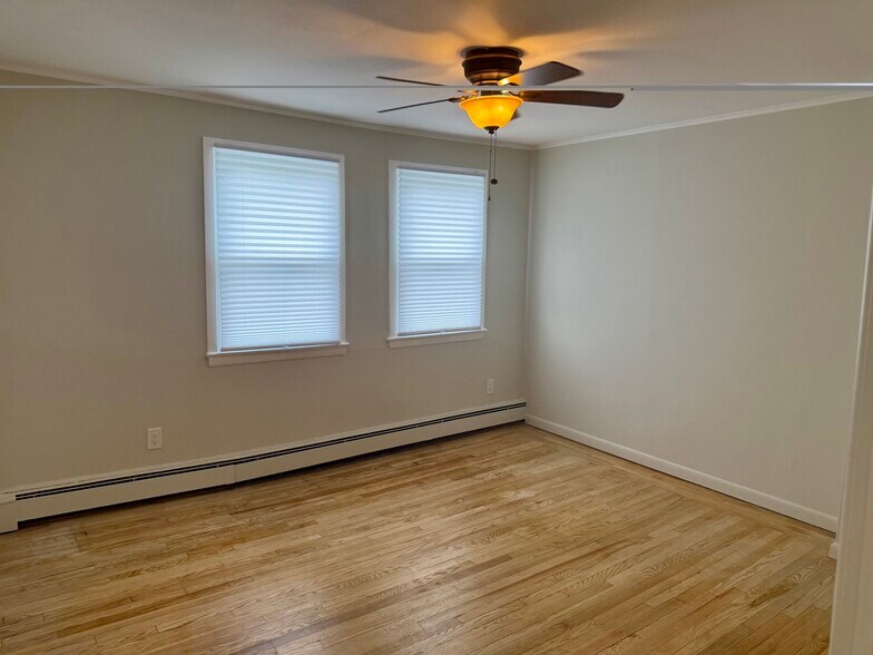 Building Photo - 0-17 Saddle River Rd