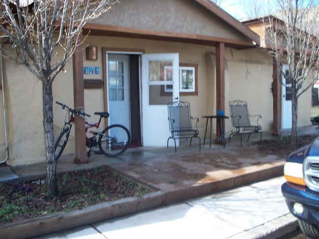 Building Photo - Charming 1 Bed / 1 Bath Apartment Near Dow...