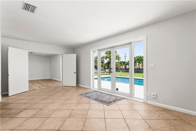 Building Photo - 4000 NW 3rd Ave