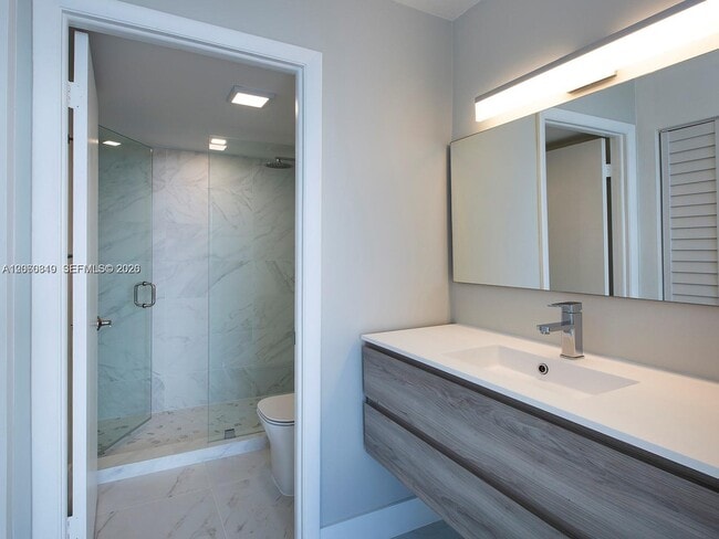 Building Photo - 1200 NE Miami Gardens Dr